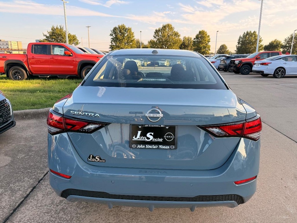 Nissan Sentra Vehicle Full-screen Gallery Image 23