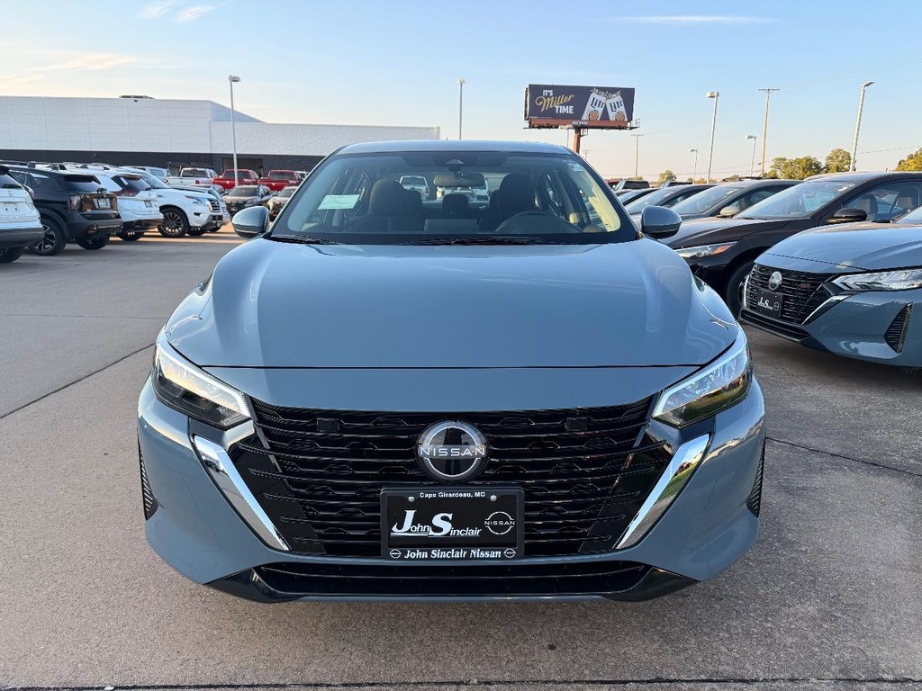 Nissan Sentra Vehicle Full-screen Gallery Image 24