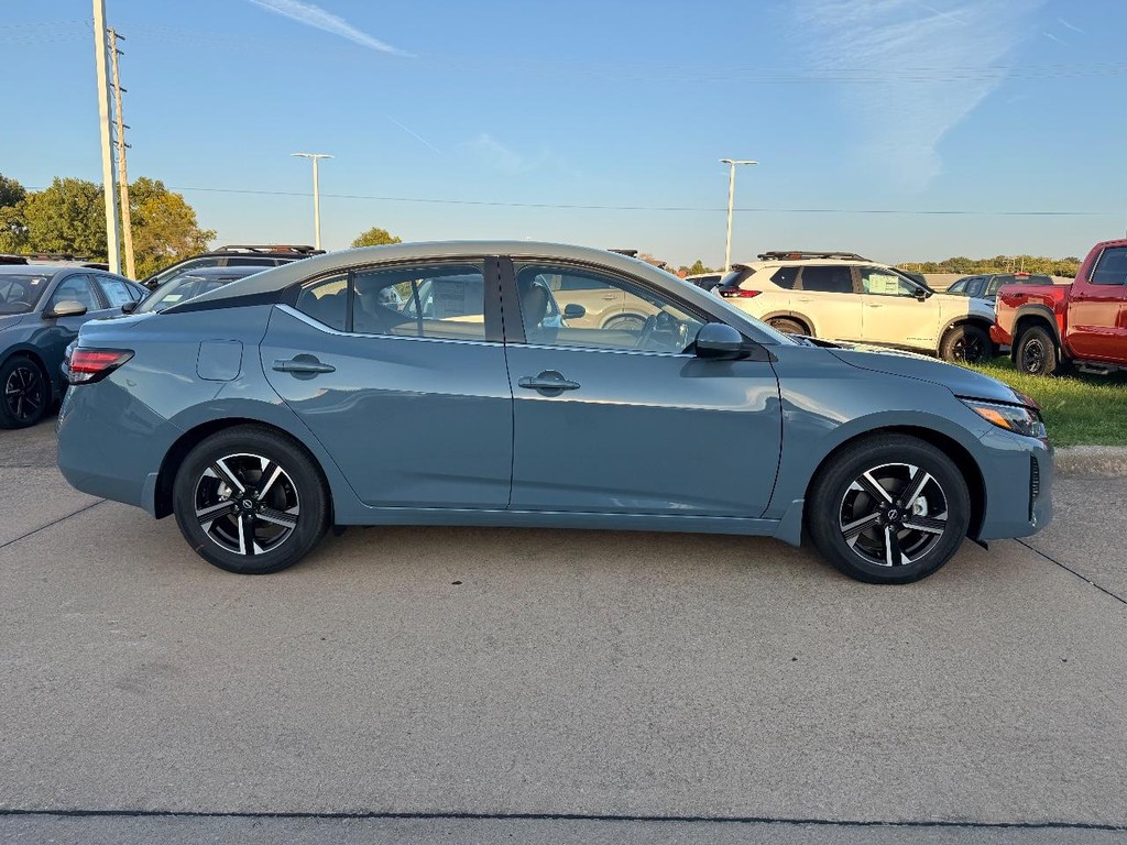 Nissan Sentra Vehicle Full-screen Gallery Image 25