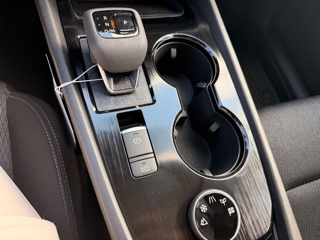 Nissan Rogue Vehicle Full-screen Gallery Image 05