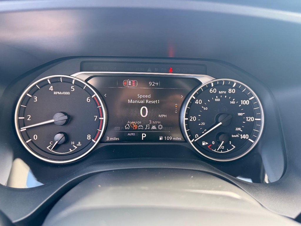 Nissan Rogue Vehicle Full-screen Gallery Image 08