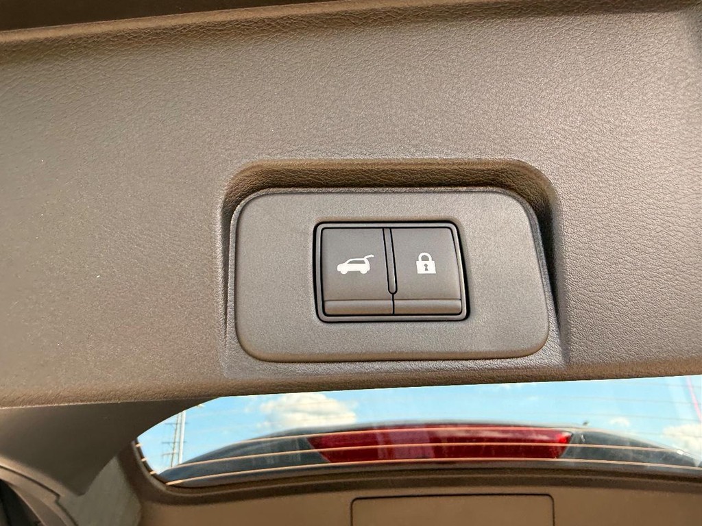 Nissan Rogue Vehicle Full-screen Gallery Image 16