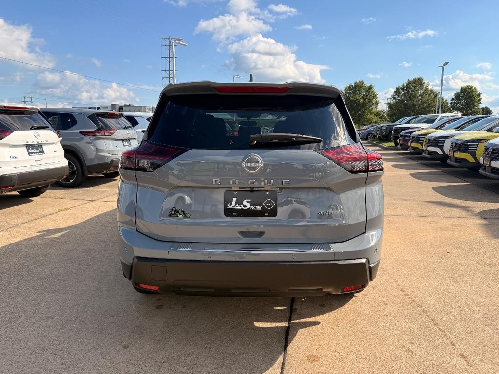 Nissan Rogue Vehicle Full-screen Gallery Image 18