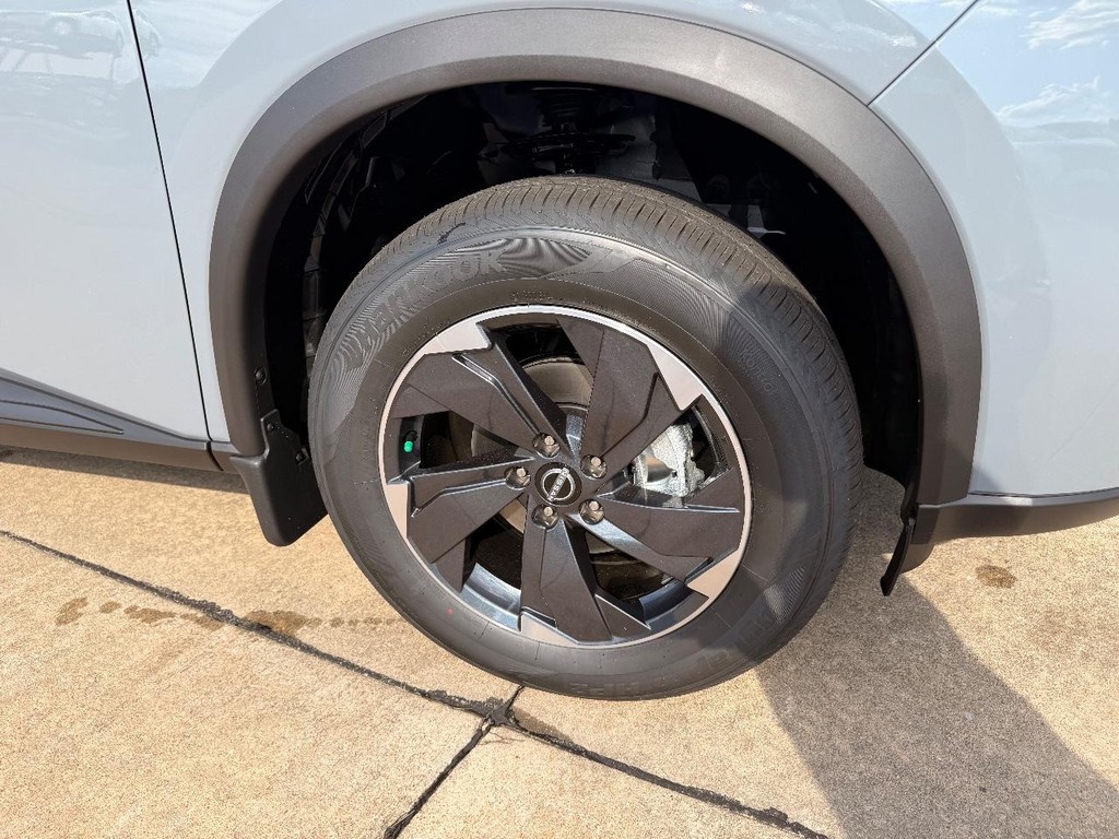 Nissan Rogue Vehicle Full-screen Gallery Image 20