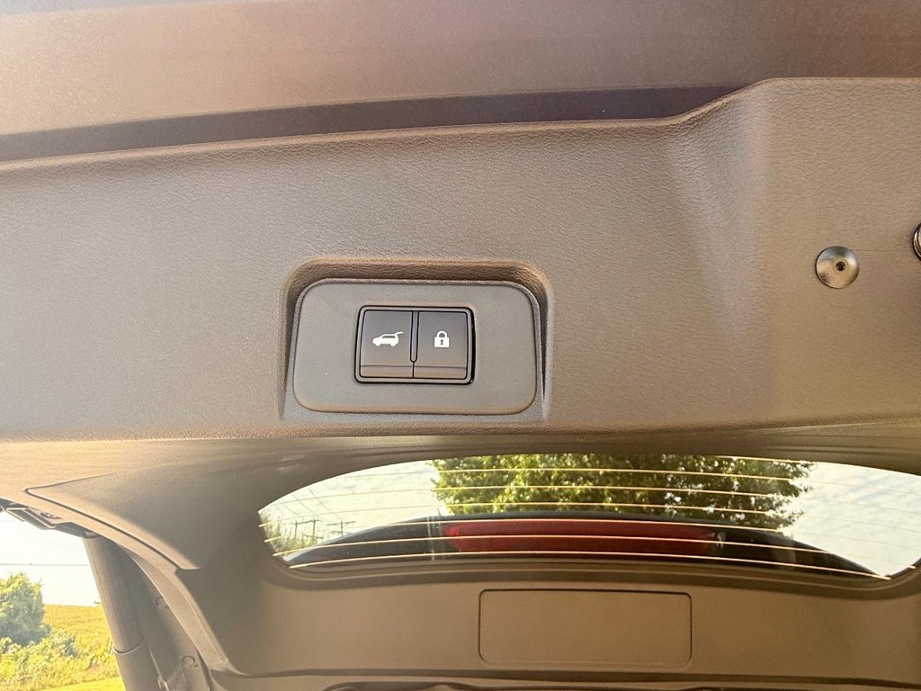 Nissan Rogue Vehicle Full-screen Gallery Image 20