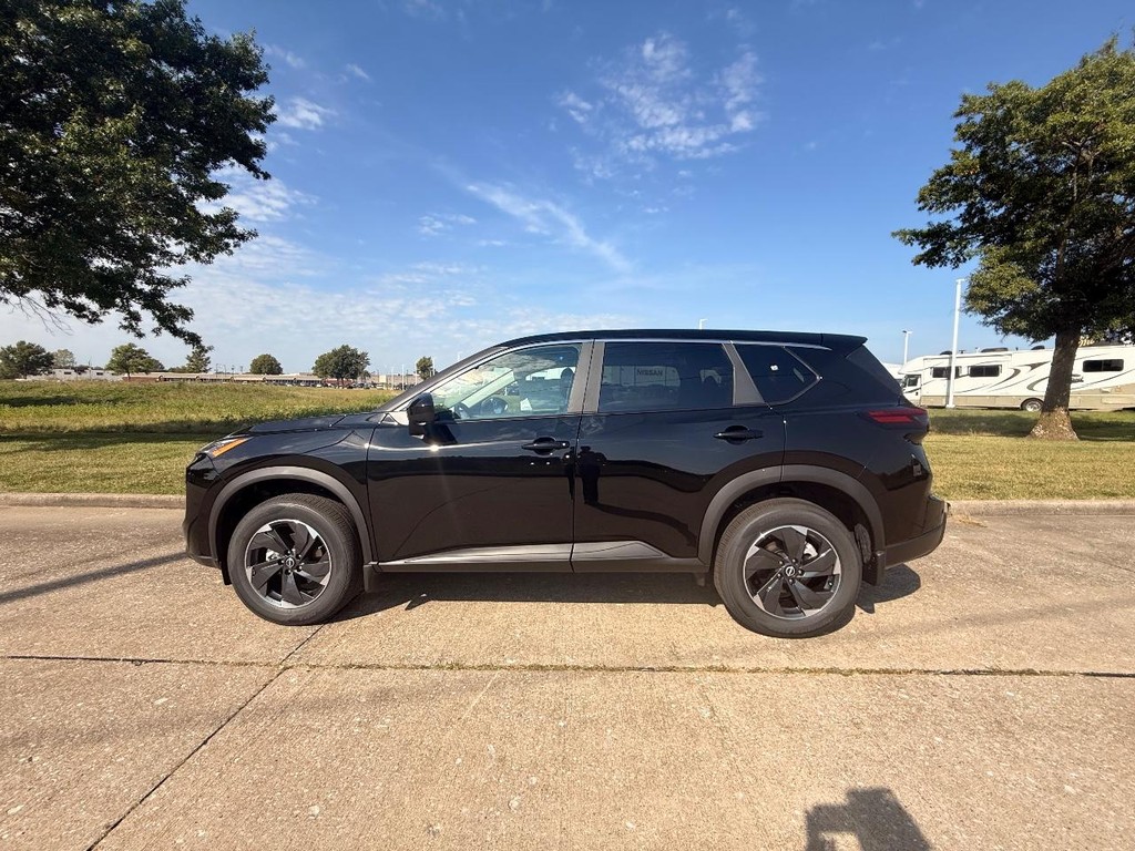 Nissan Rogue Vehicle Full-screen Gallery Image 26