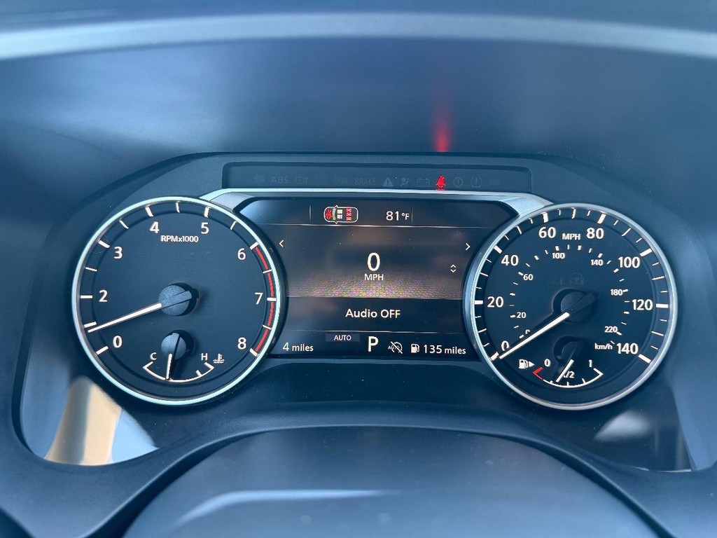 Nissan Rogue Vehicle Full-screen Gallery Image 08