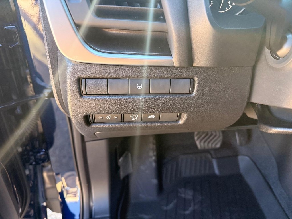 Nissan Rogue Vehicle Full-screen Gallery Image 10