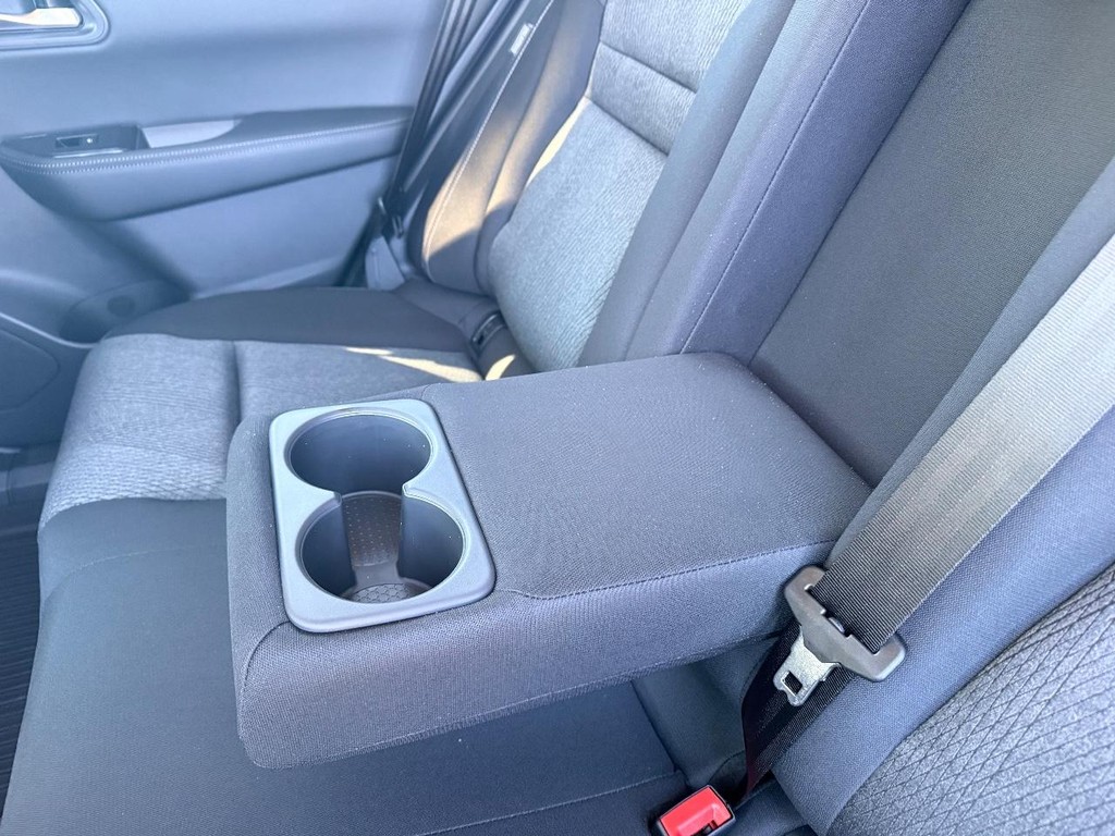 Nissan Rogue Vehicle Full-screen Gallery Image 16