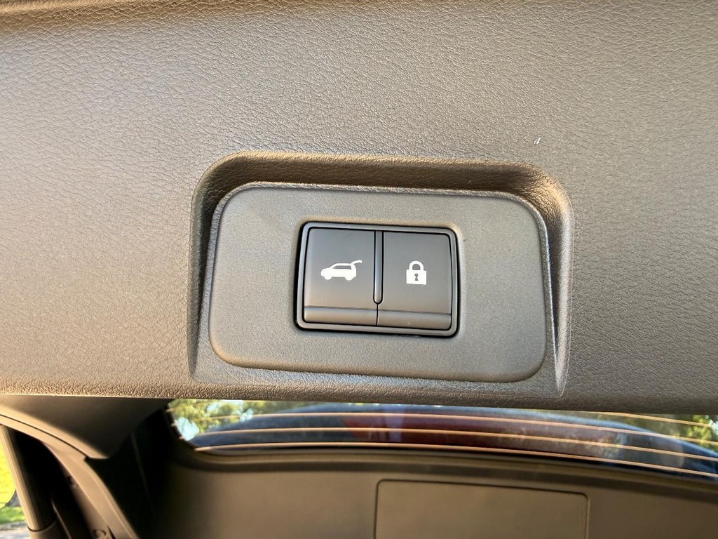 Nissan Rogue Vehicle Full-screen Gallery Image 19