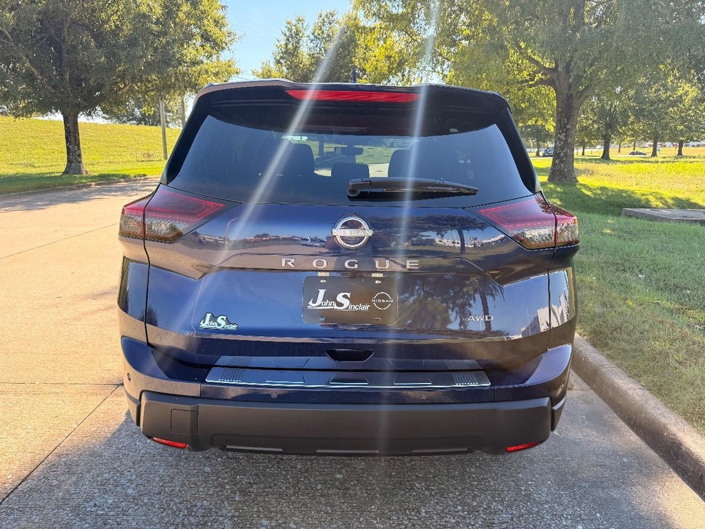 Nissan Rogue Vehicle Full-screen Gallery Image 21