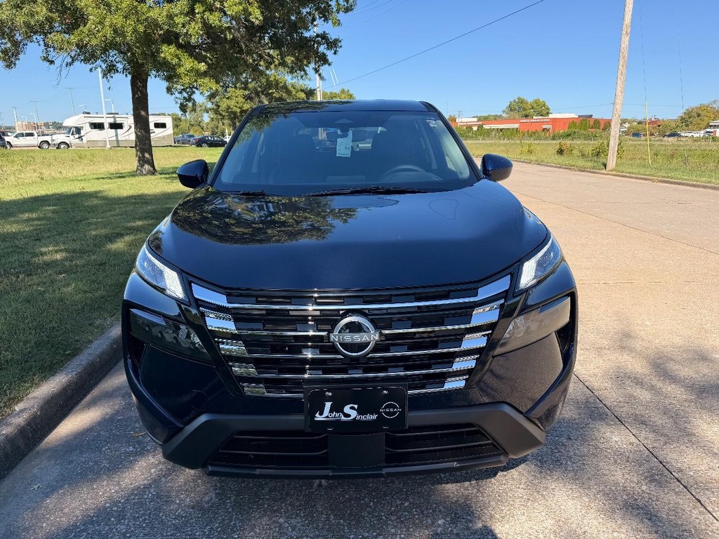 Nissan Rogue Vehicle Full-screen Gallery Image 23