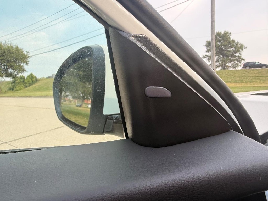 Nissan Altima Vehicle Full-screen Gallery Image 11