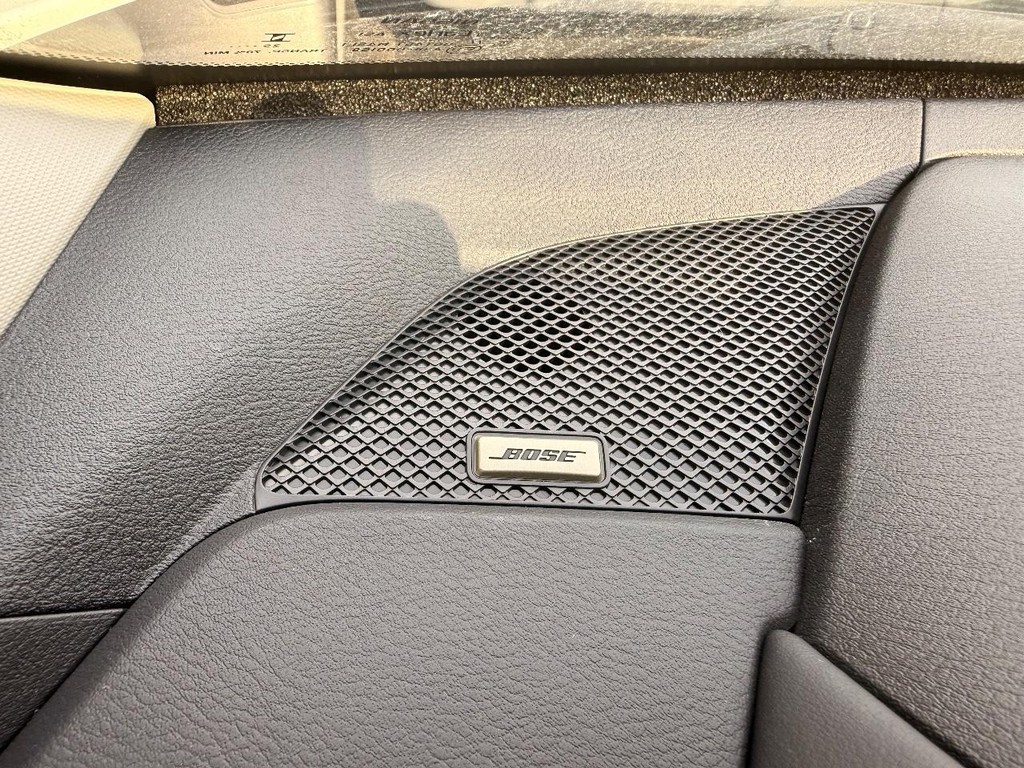 Nissan Altima Vehicle Full-screen Gallery Image 13