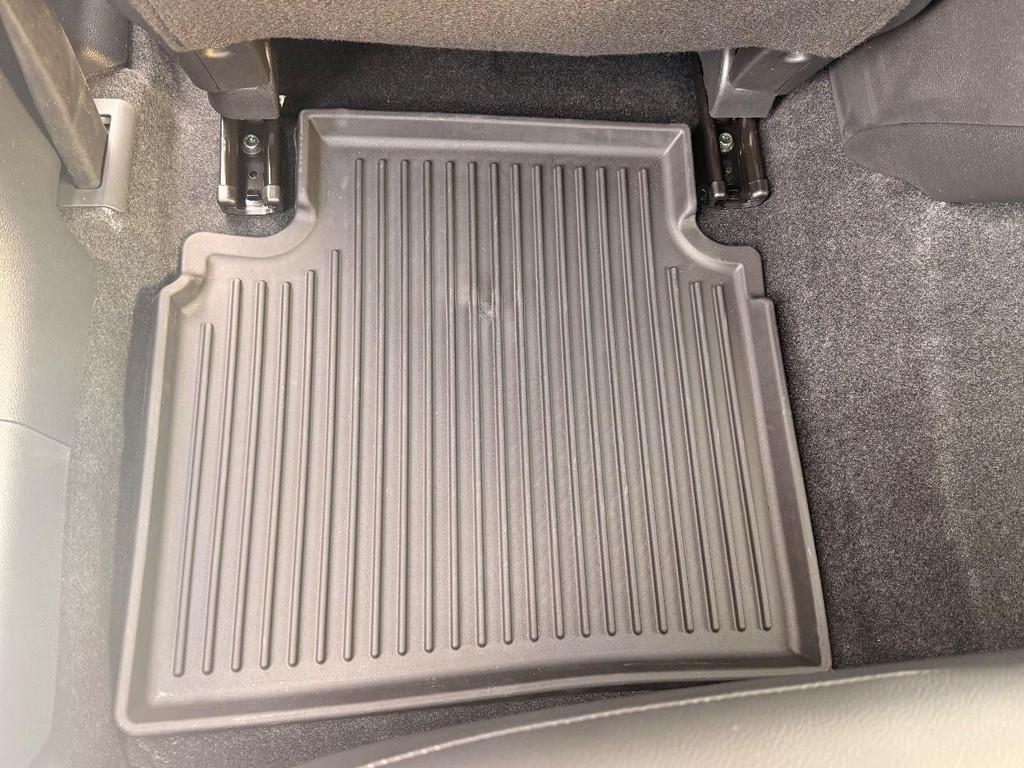 Nissan Altima Vehicle Full-screen Gallery Image 29