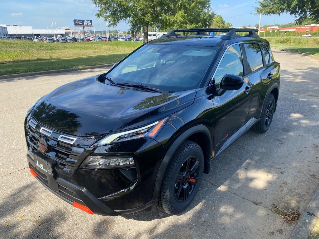 Nissan Rogue Vehicle Full-screen Gallery Image 03