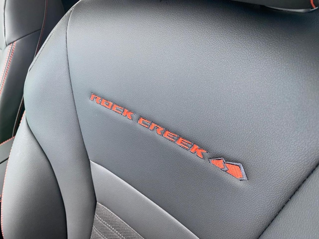 Nissan Rogue Vehicle Full-screen Gallery Image 04