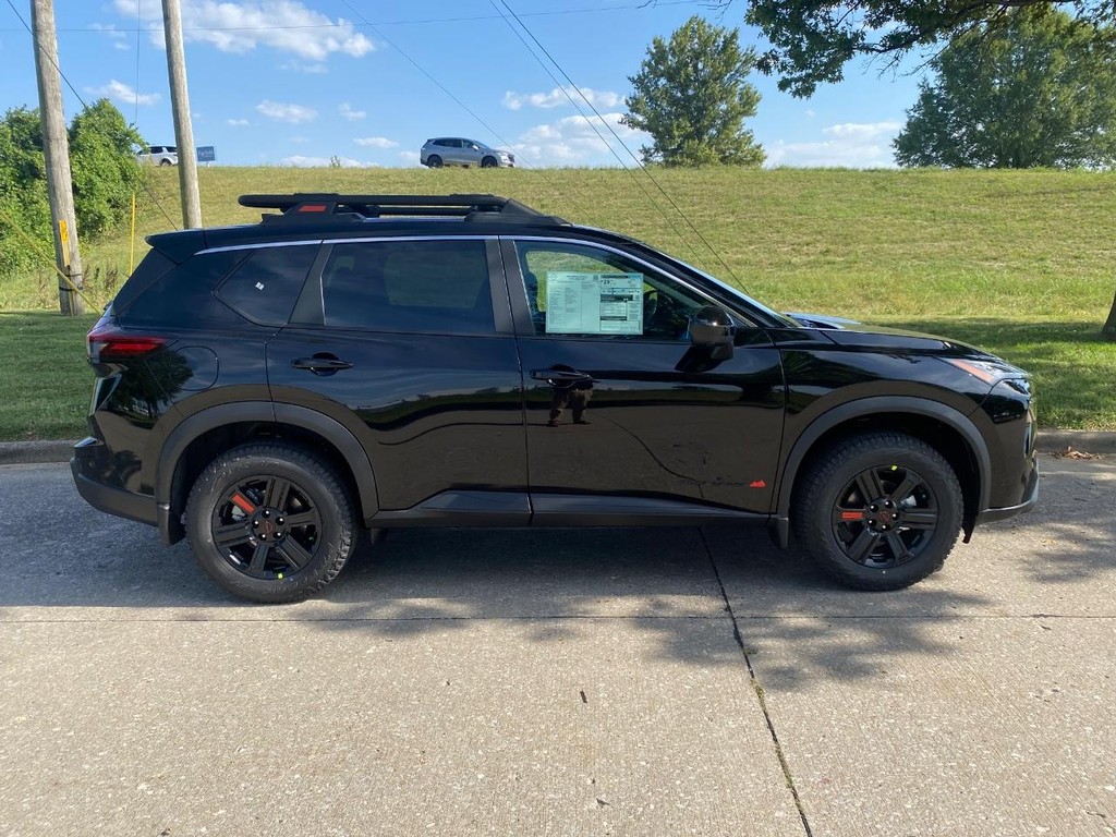 Nissan Rogue Vehicle Full-screen Gallery Image 07