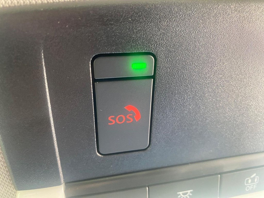 Nissan Rogue Vehicle Full-screen Gallery Image 10