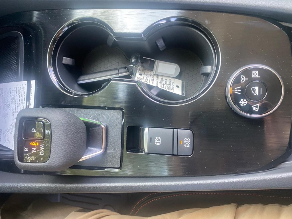 Nissan Rogue Vehicle Full-screen Gallery Image 13