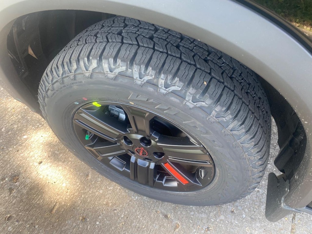 Nissan Rogue Vehicle Full-screen Gallery Image 14