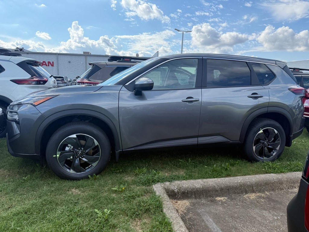 Nissan Rogue Vehicle Full-screen Gallery Image 03