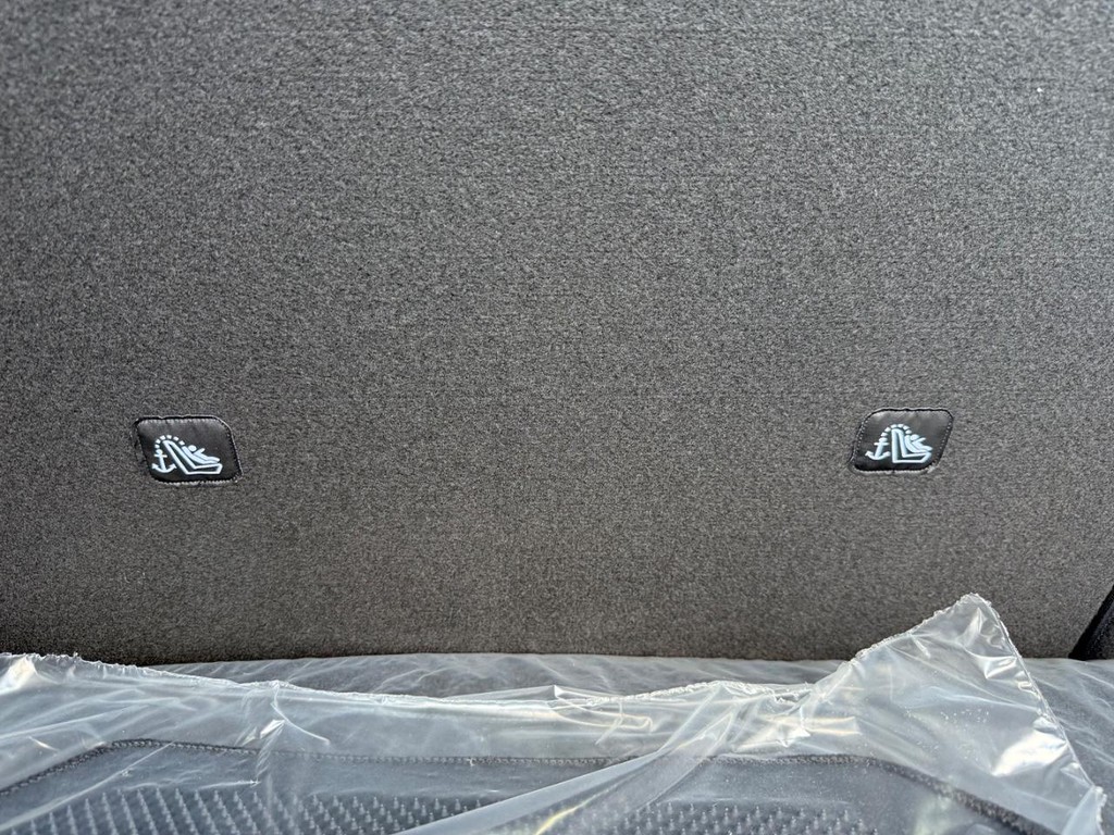 Nissan Rogue Vehicle Full-screen Gallery Image 07