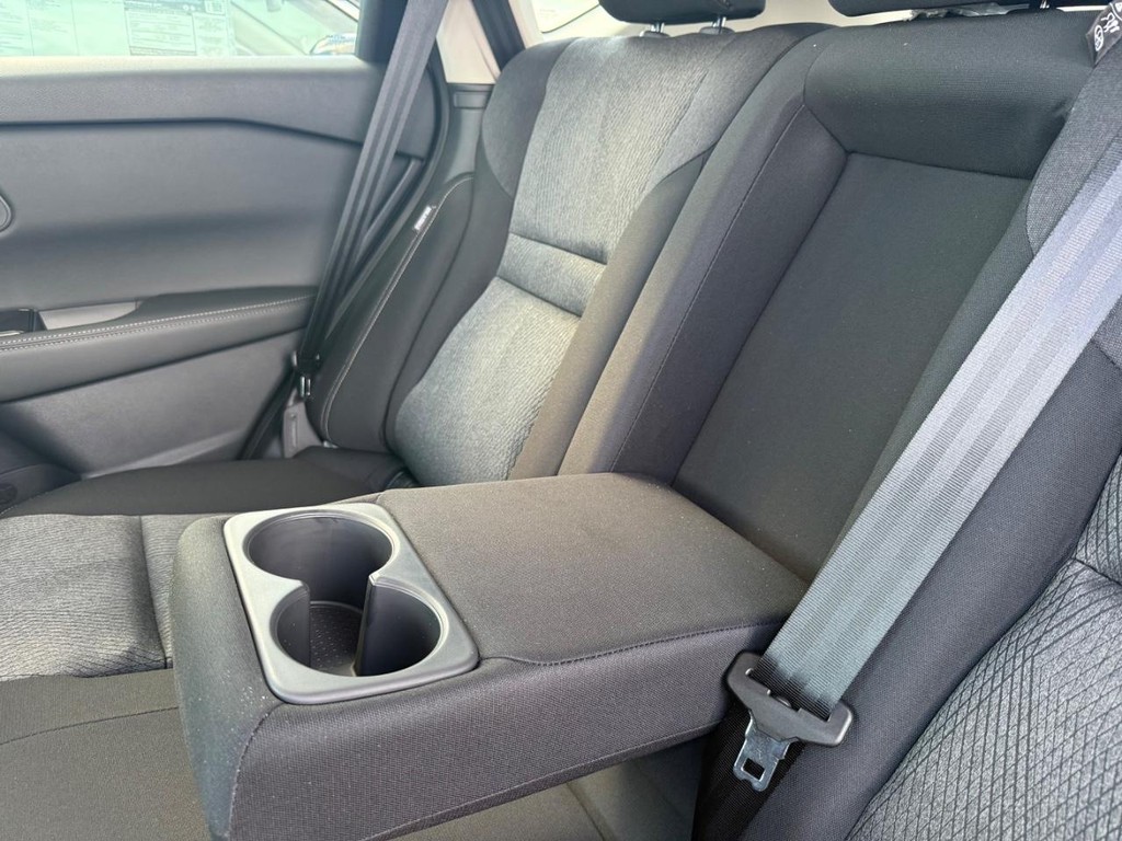 Nissan Rogue Vehicle Full-screen Gallery Image 11