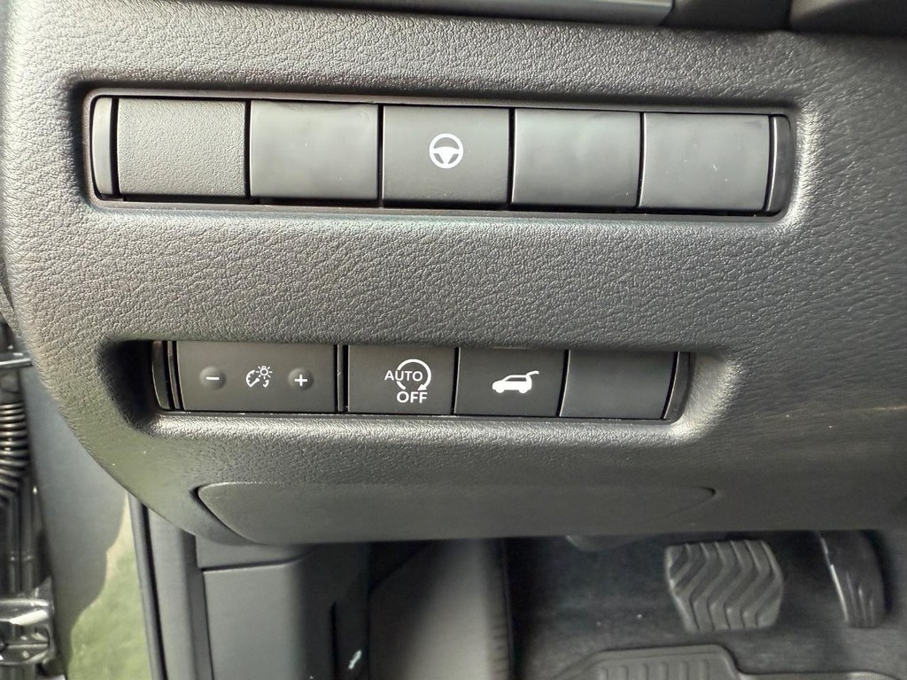 Nissan Rogue Vehicle Full-screen Gallery Image 20