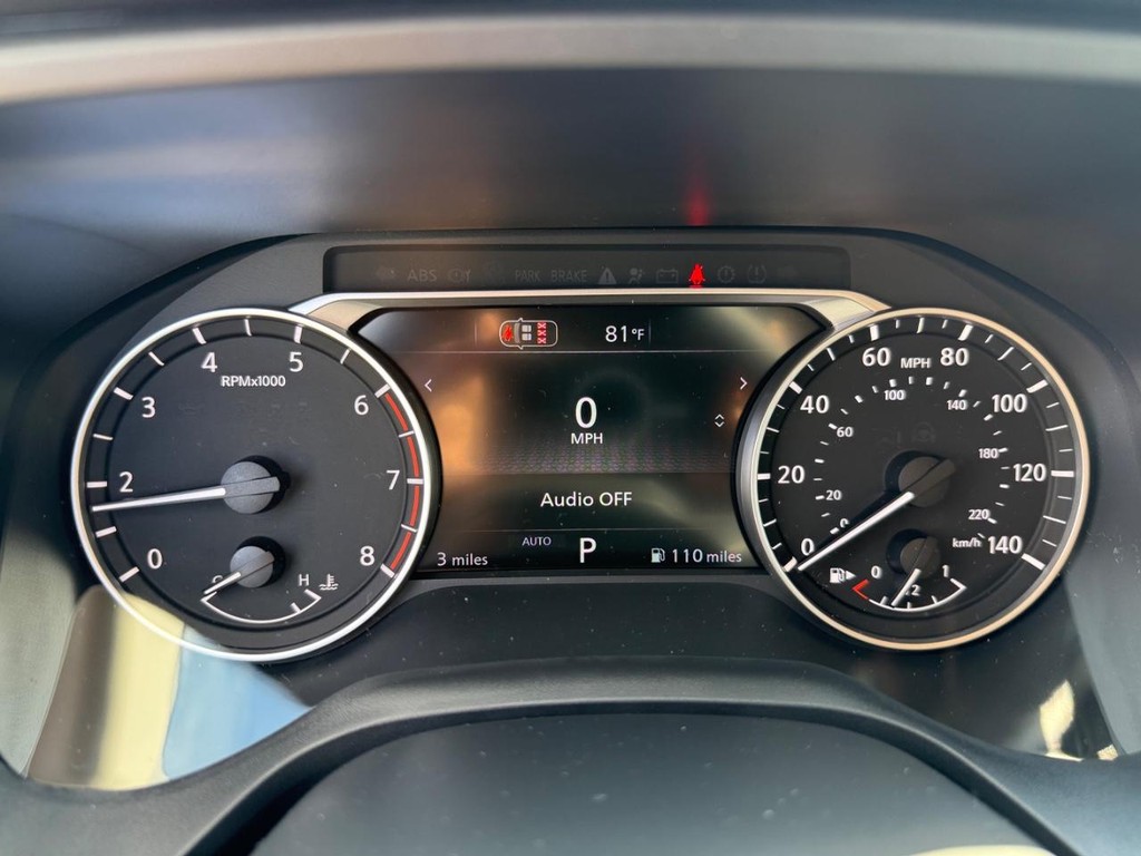 Nissan Rogue Vehicle Full-screen Gallery Image 24