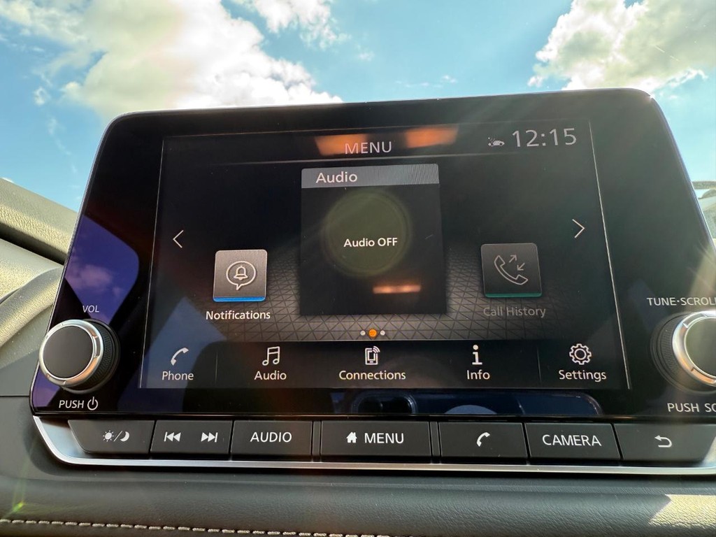 Nissan Rogue Vehicle Full-screen Gallery Image 25