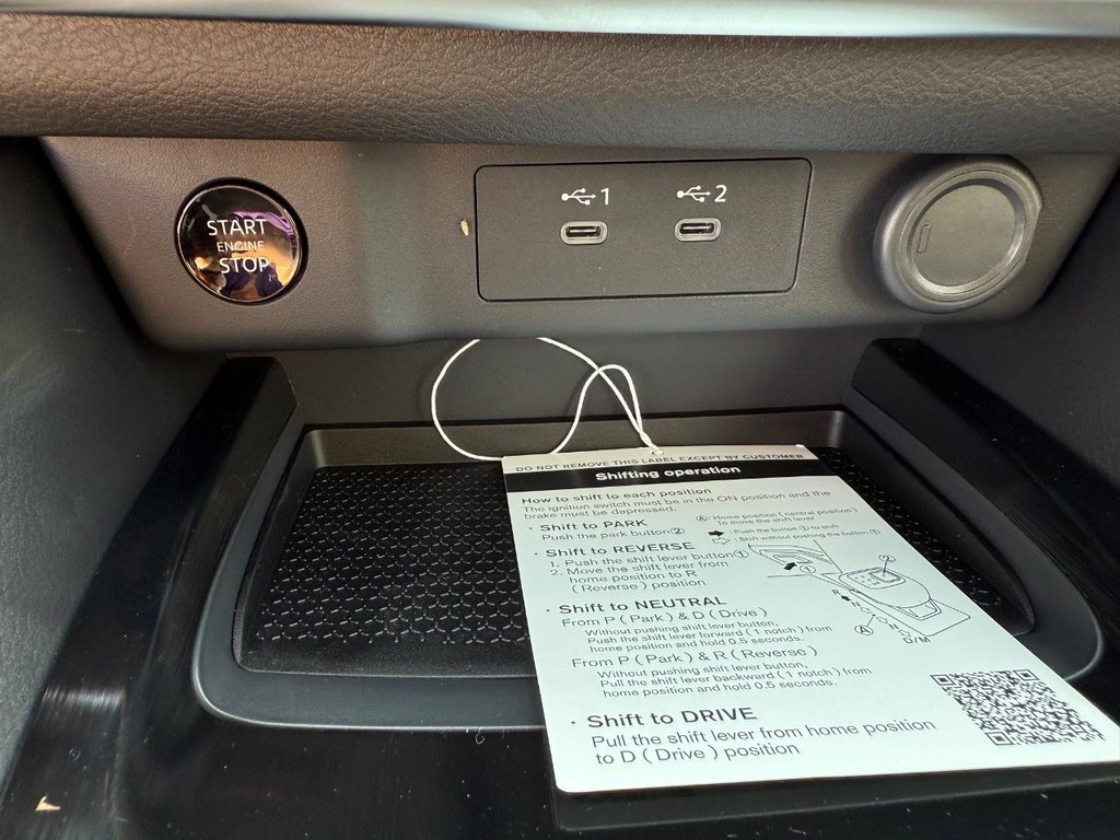 Nissan Rogue Vehicle Full-screen Gallery Image 29