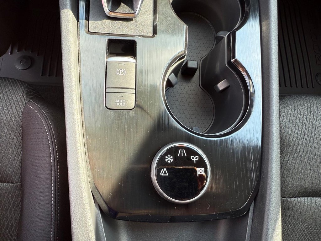 Nissan Rogue Vehicle Full-screen Gallery Image 31