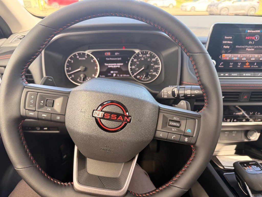 Nissan Rogue Vehicle Full-screen Gallery Image 10