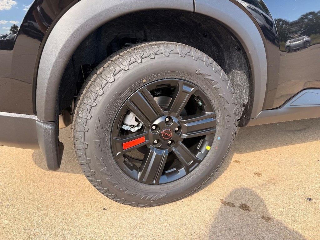 Nissan Rogue Vehicle Full-screen Gallery Image 23