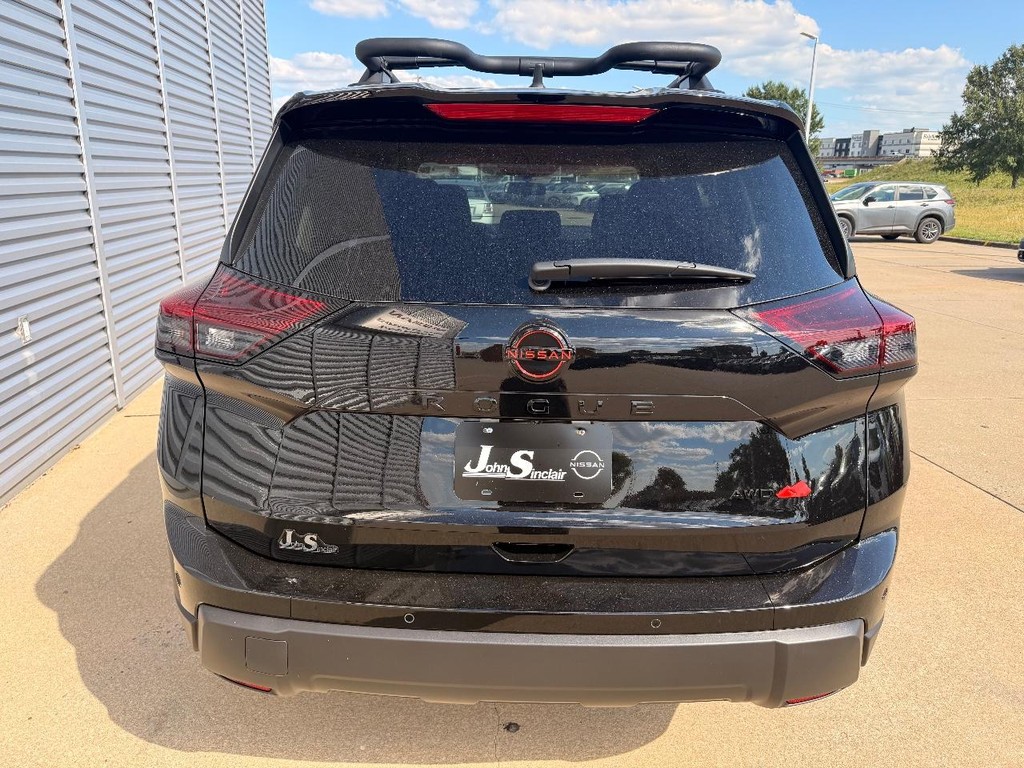 Nissan Rogue Vehicle Full-screen Gallery Image 26