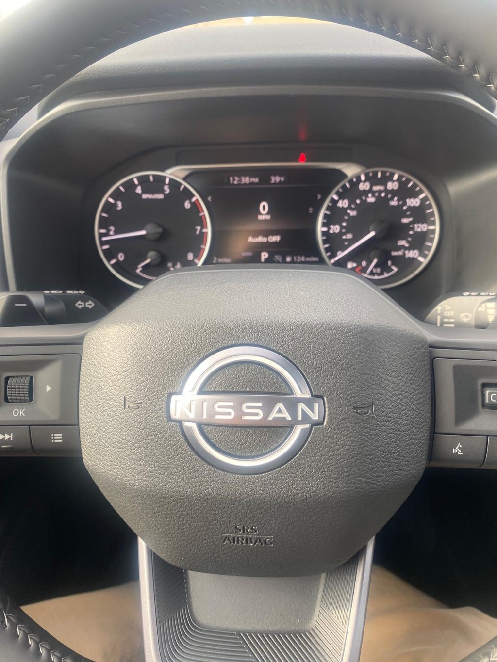 Nissan Rogue Vehicle Full-screen Gallery Image 02