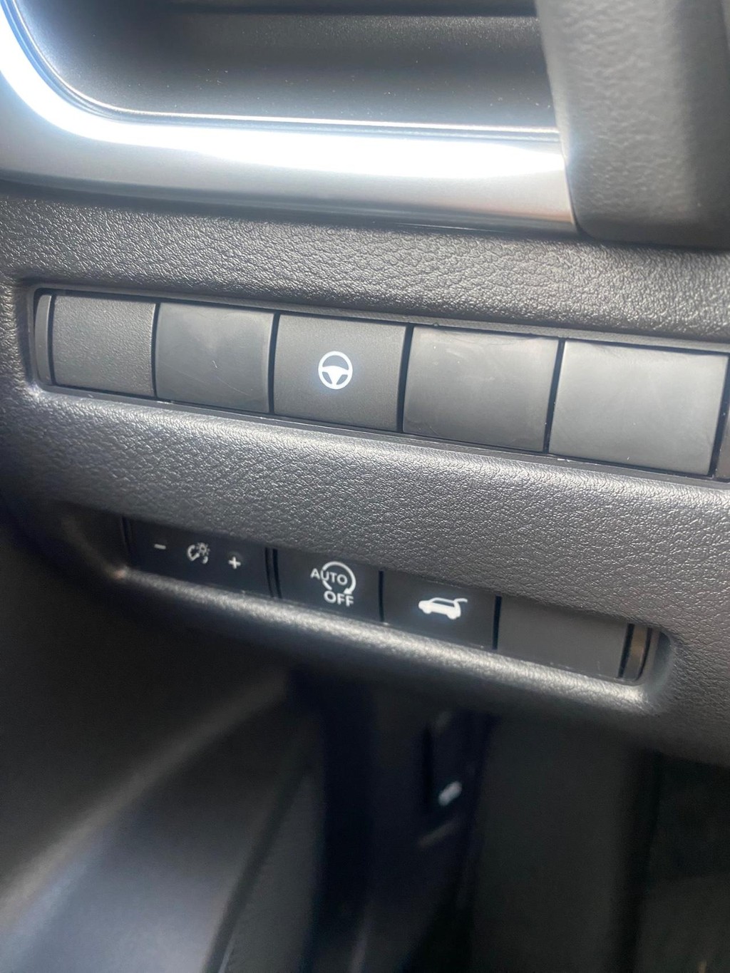 Nissan Rogue Vehicle Full-screen Gallery Image 07