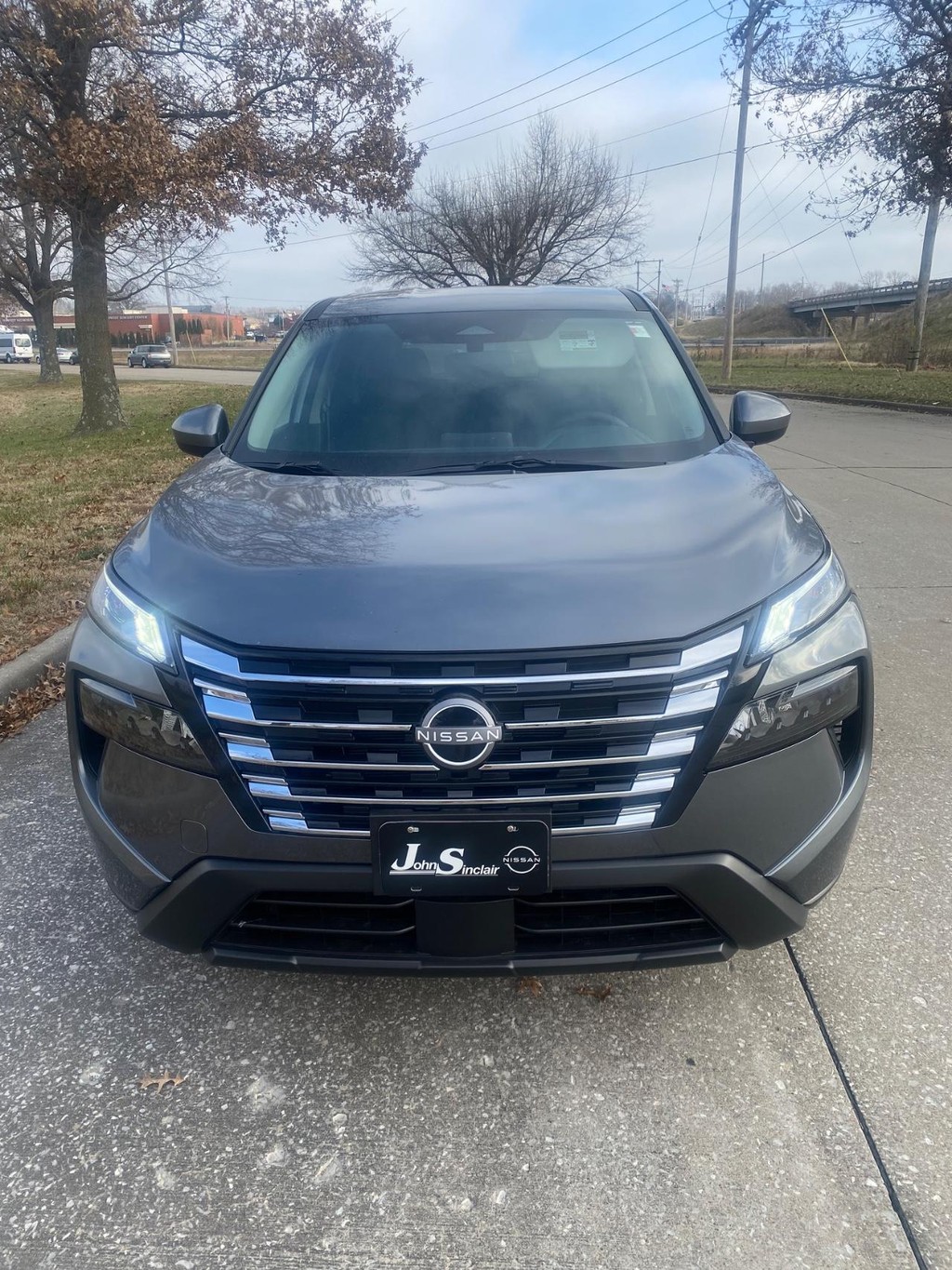 Nissan Rogue Vehicle Full-screen Gallery Image 09