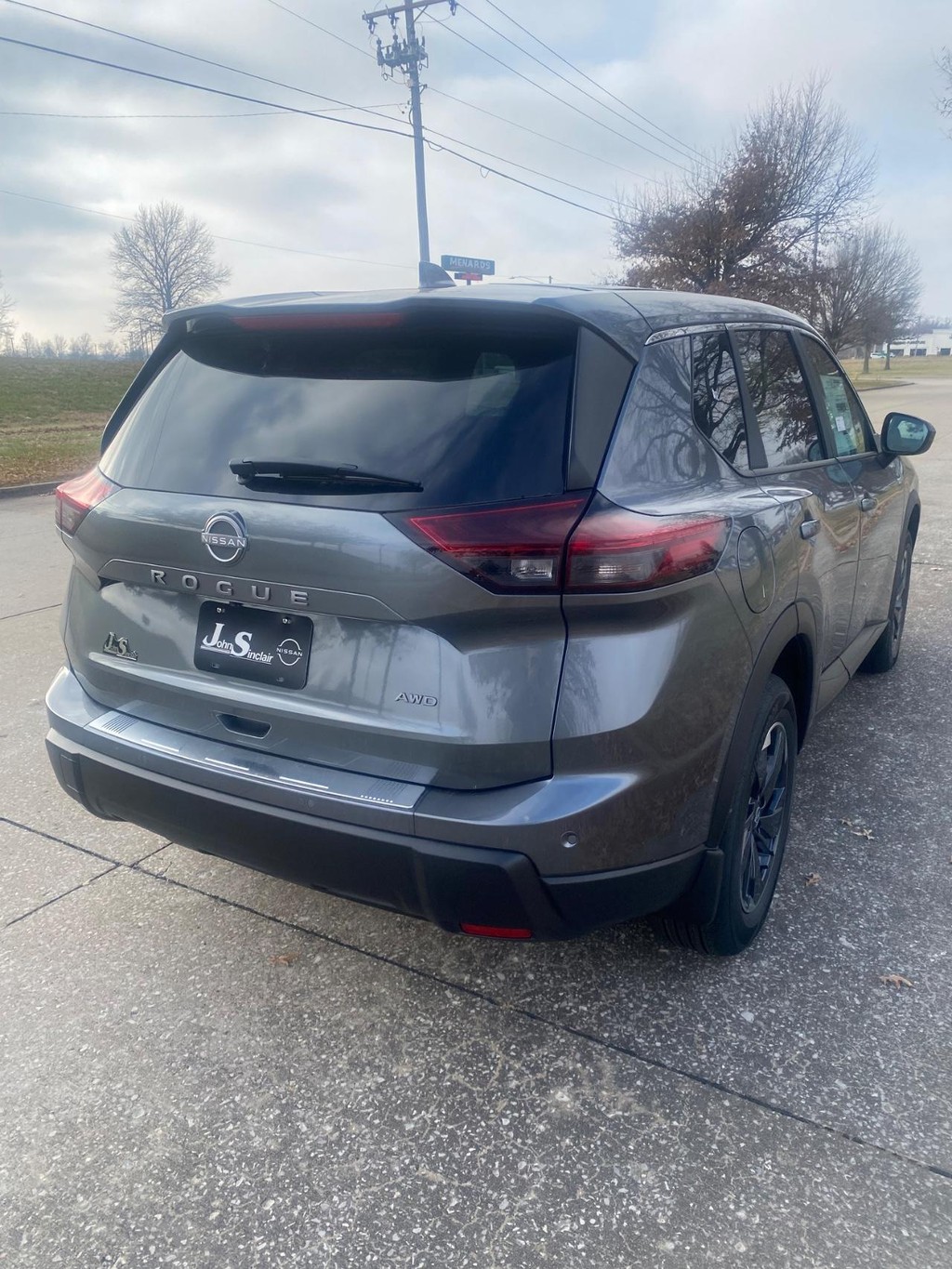 Nissan Rogue Vehicle Full-screen Gallery Image 11