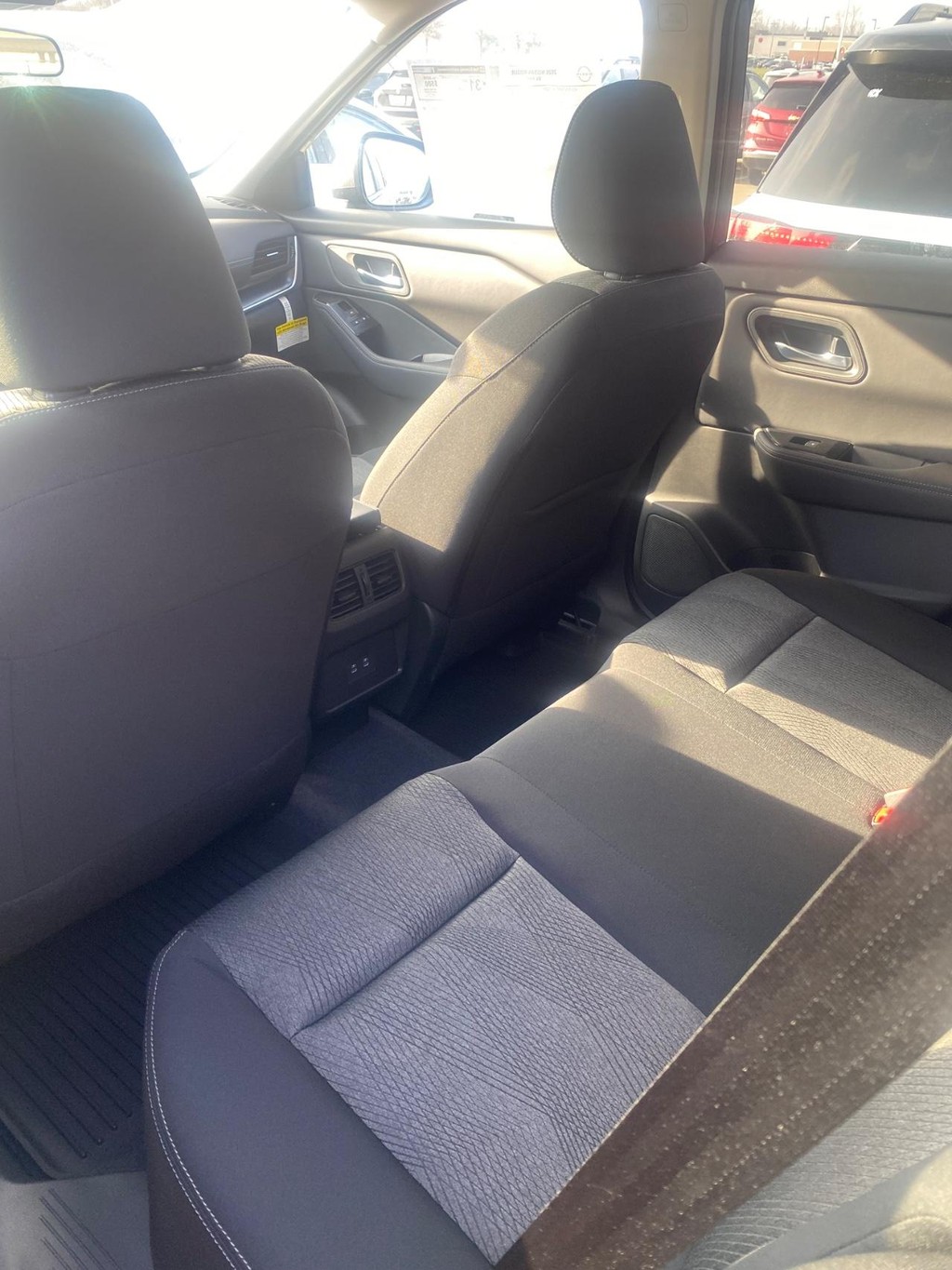 Nissan Rogue Vehicle Full-screen Gallery Image 17