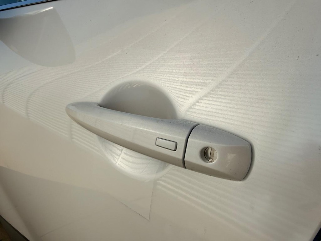 Nissan Pathfinder Vehicle Full-screen Gallery Image 06