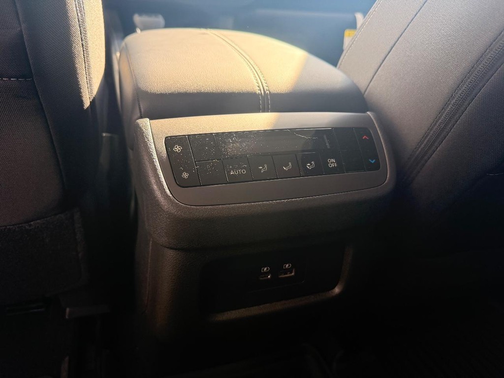 Nissan Pathfinder Vehicle Full-screen Gallery Image 07