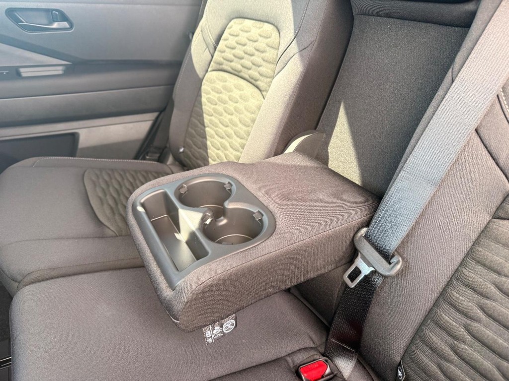 Nissan Pathfinder Vehicle Full-screen Gallery Image 08