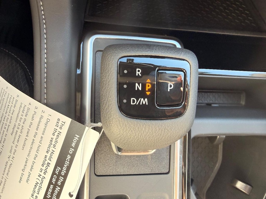 Nissan Pathfinder Vehicle Full-screen Gallery Image 09