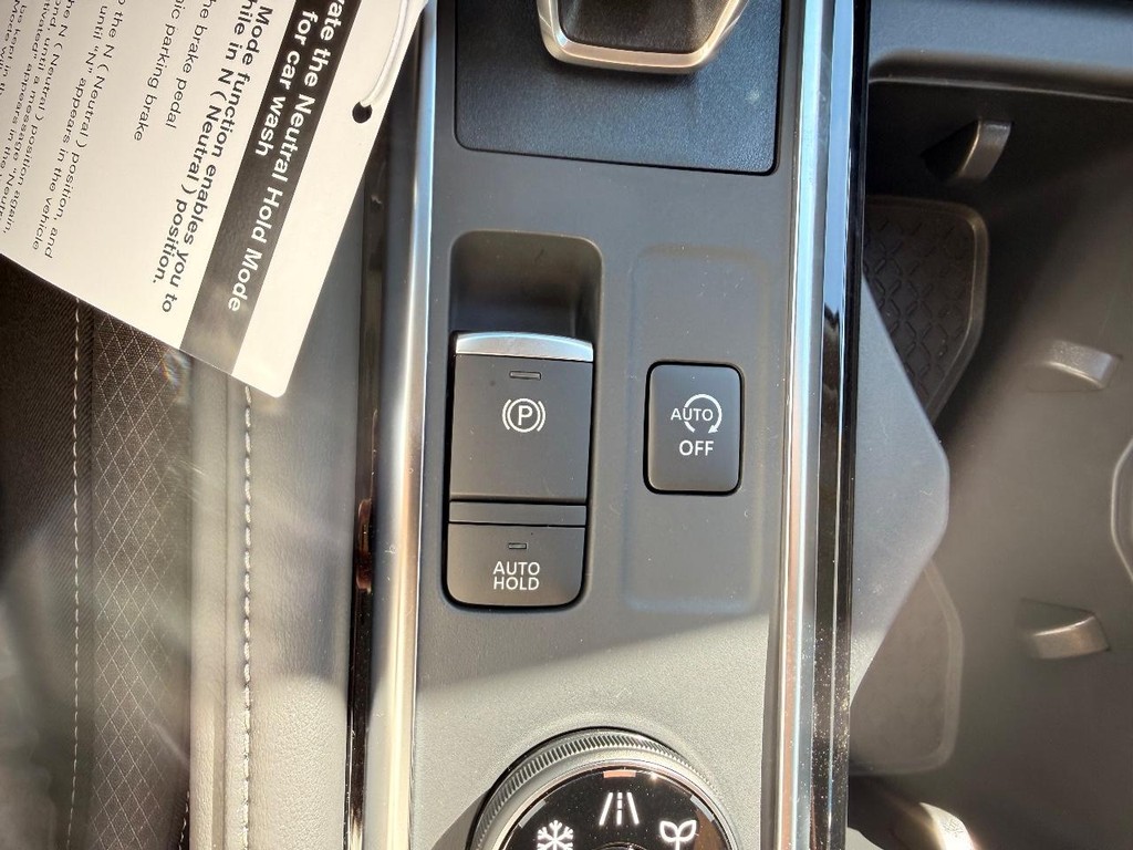 Nissan Pathfinder Vehicle Full-screen Gallery Image 10