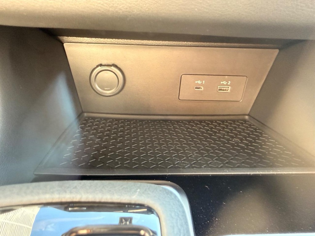 Nissan Pathfinder Vehicle Full-screen Gallery Image 11