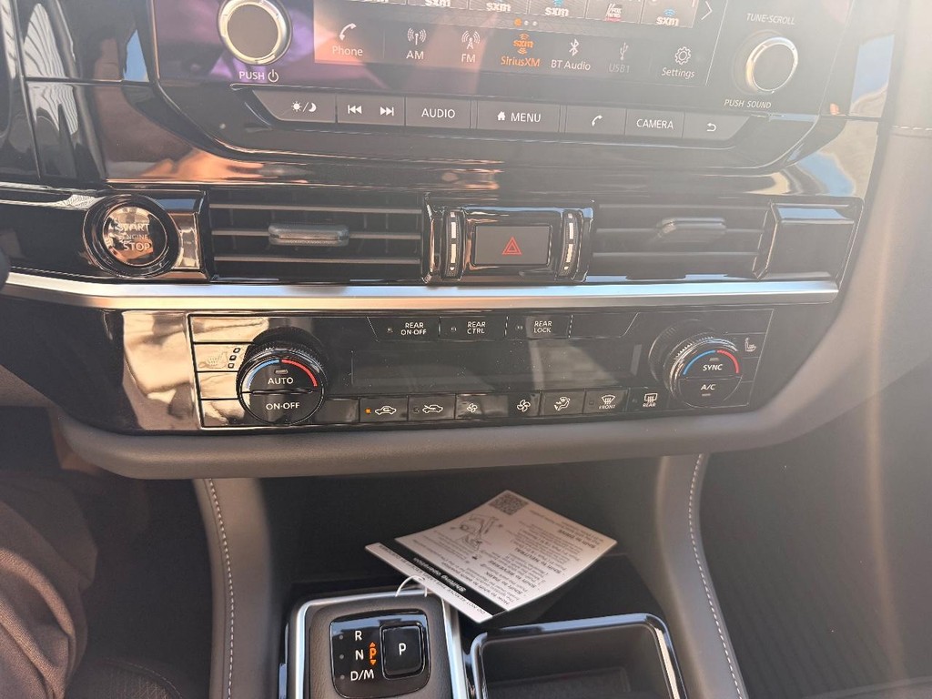 Nissan Pathfinder Vehicle Full-screen Gallery Image 12