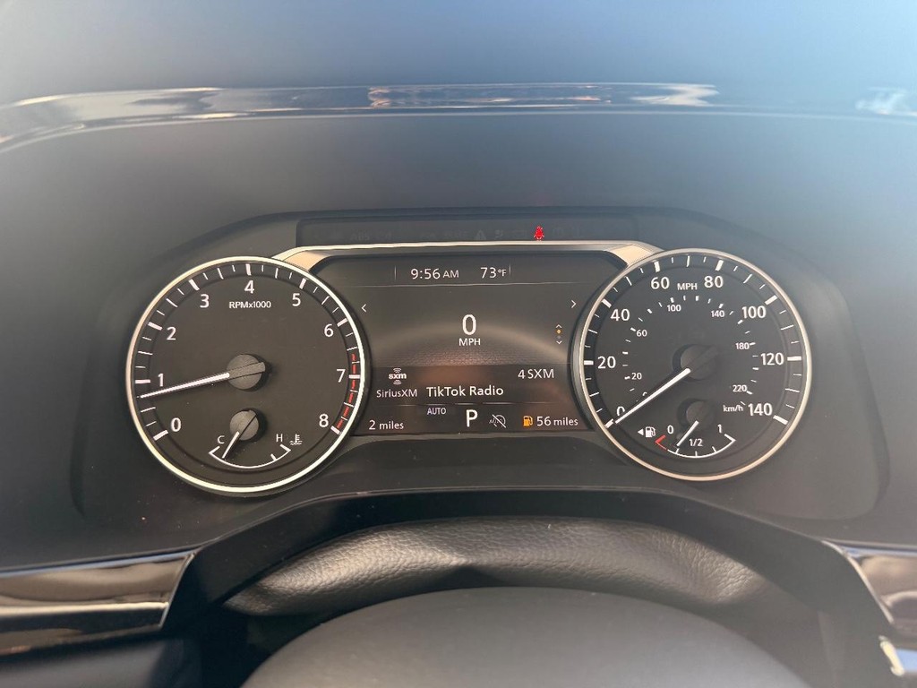 Nissan Pathfinder Vehicle Full-screen Gallery Image 14