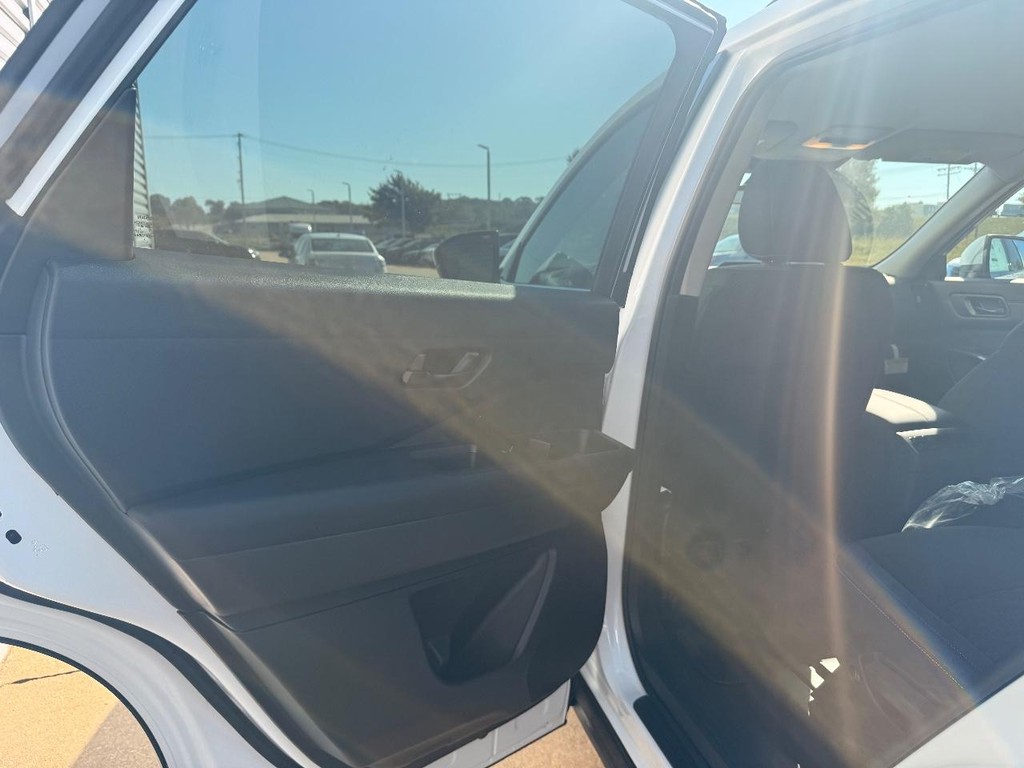 Nissan Pathfinder Vehicle Full-screen Gallery Image 19